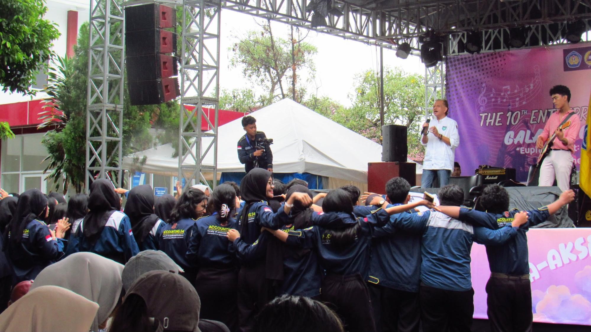 Thumbnail artikel Semarak Dies Natalis Akuntansi ke-22: Gelar Bazar Wirausaha dan Apresiasi Kreativitas Mahasiswa