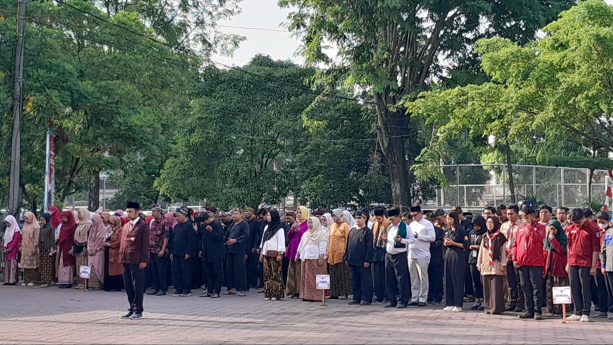 Thumbnail artikel Civitas Unsika Rayakan HUT RI Ke-78 dengan Pakaian Adat Tradisional saat Upacara