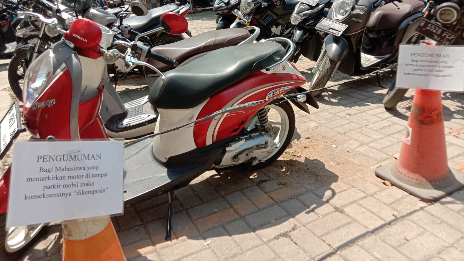 Thumbnail artikel Parkir Sembarangan di Gedung 0109 Unsika, Kenakan Sanksi Sosial bagi Mahasiswa