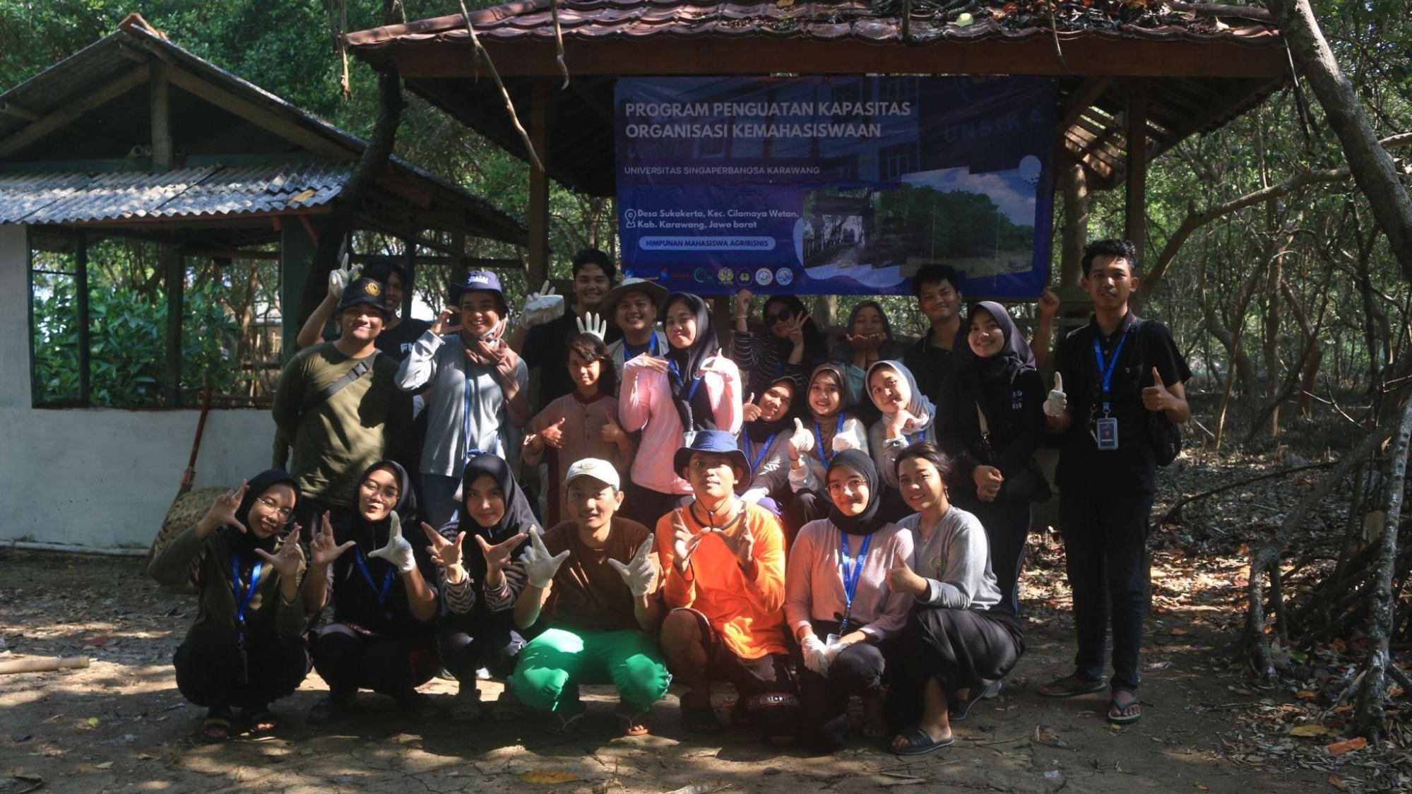 Thumbnail artikel TIM PPKO HIMAGRI ADAKAN PEMBERSIHAN HUTAN MANGROVE DI TENGKOLAK