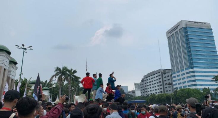 Thumbnail artikel Kilas Balik Aksi Demonstrasi Mahasiswa dan Buruh