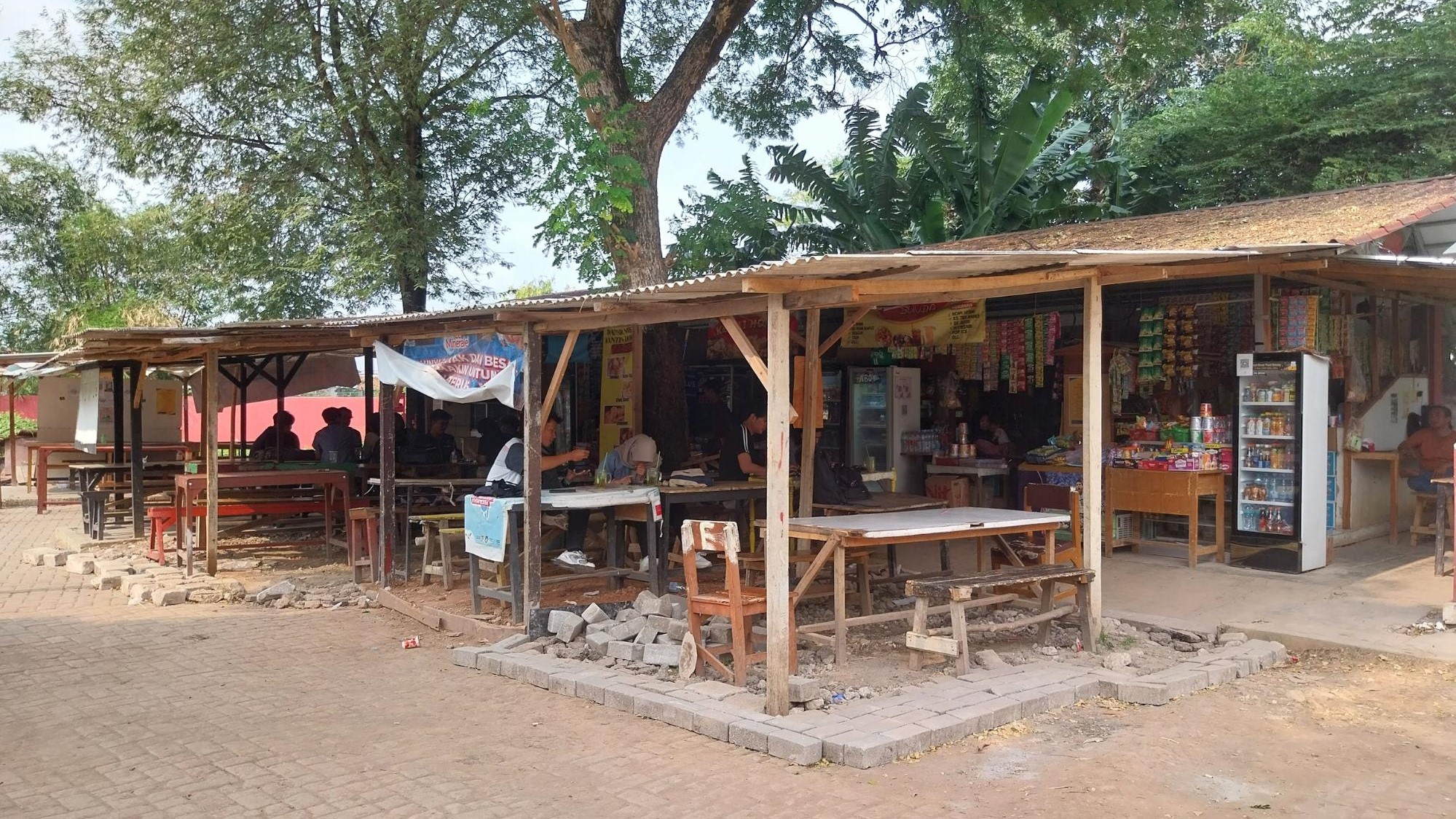 Thumbnail artikel Kantin Belakang Unsika, Oase di Tengah Minimnya Fasilitas dan Promosi