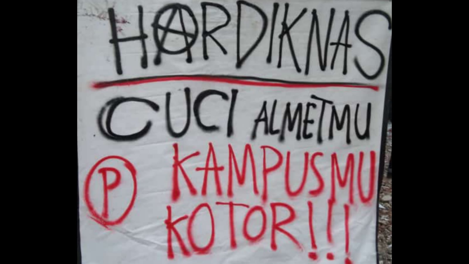 Thumbnail artikel Peringati Hardiknas 2023, Perpustakaan Punggung Adakan Aksi ‘Cuci’ Almamater dan Literasi Bersama