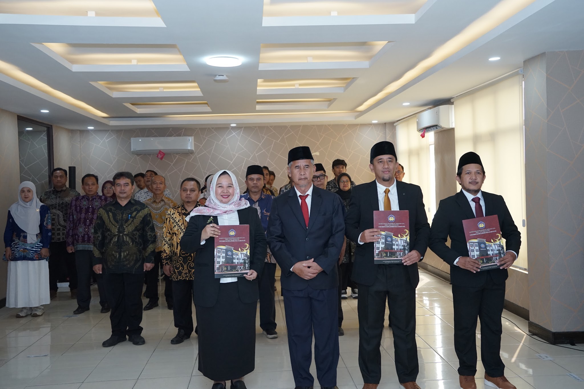 Regenerasi Kepemimpinan: Rangkaian Pergantian Jabatan di Unsika
